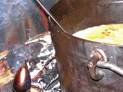 Garbure toÿe cuite dans la cheminée.