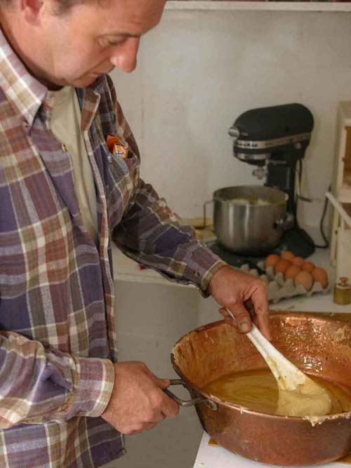 preparation de la pate du gateau a la broche